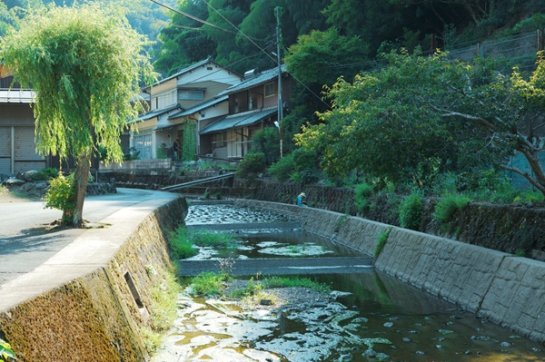 Come visit Kurotani- Learn the history of this quaint village, and experience a paper-making workshop